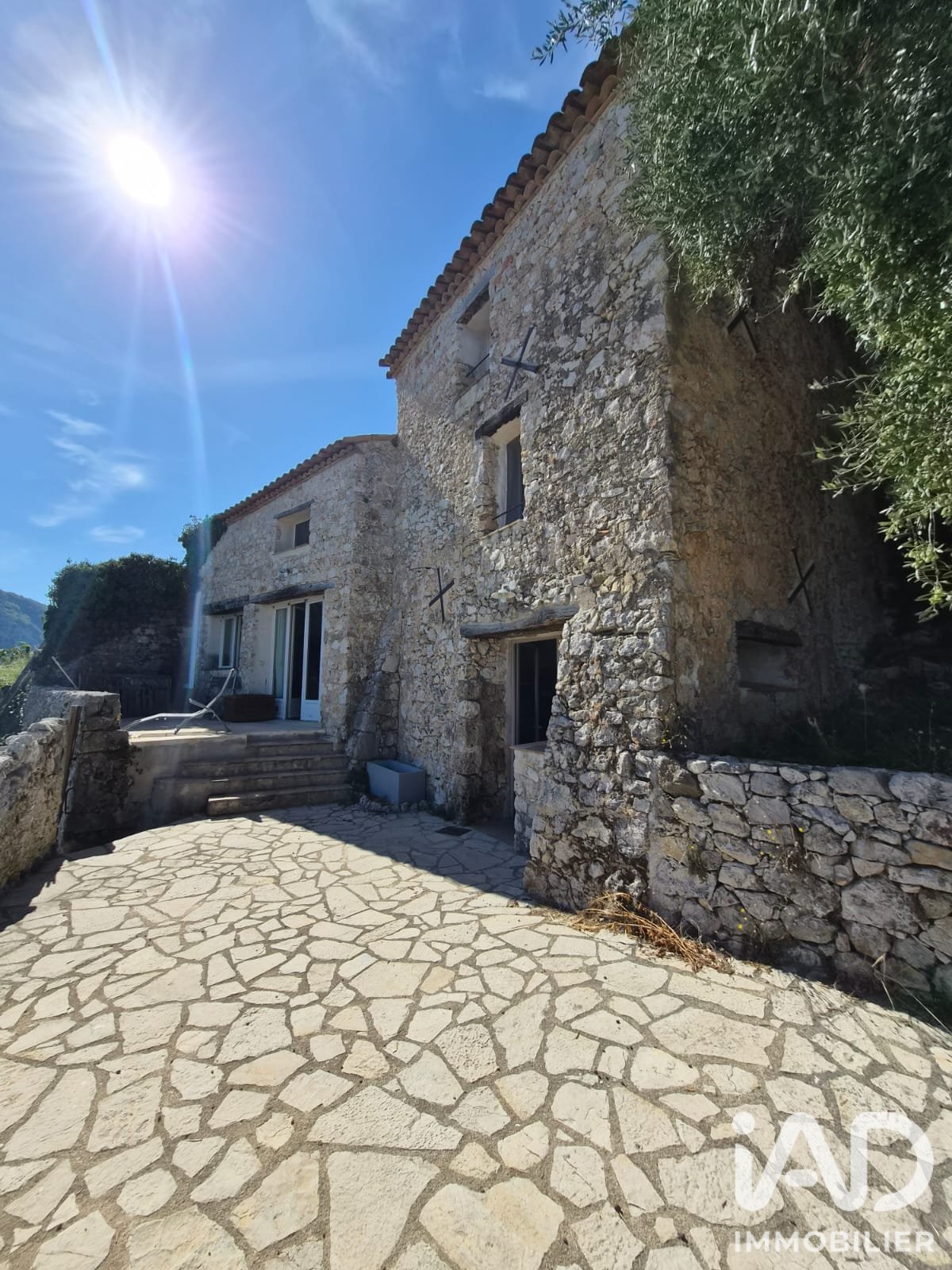 Maison à Bouyon, 92 m² sur 25 m² de terrain — photo 1