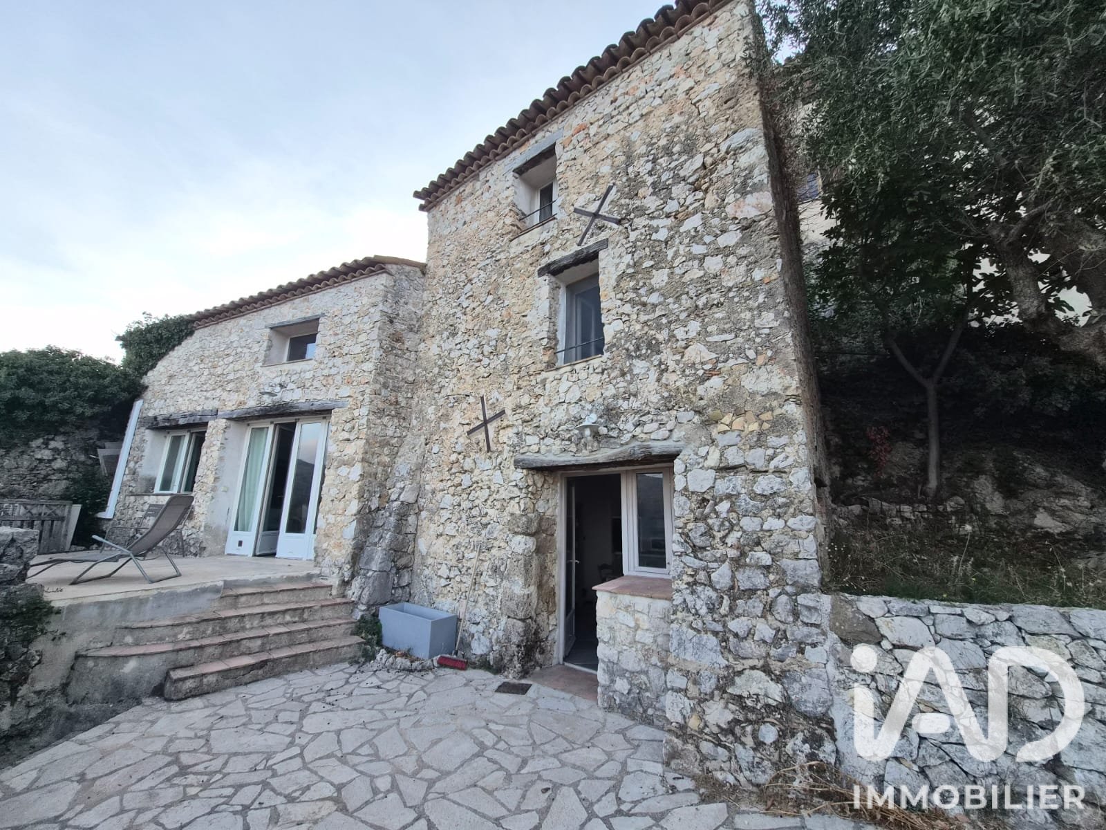 Maison à Bouyon, 92 m² sur 25 m² de terrain — photo 2