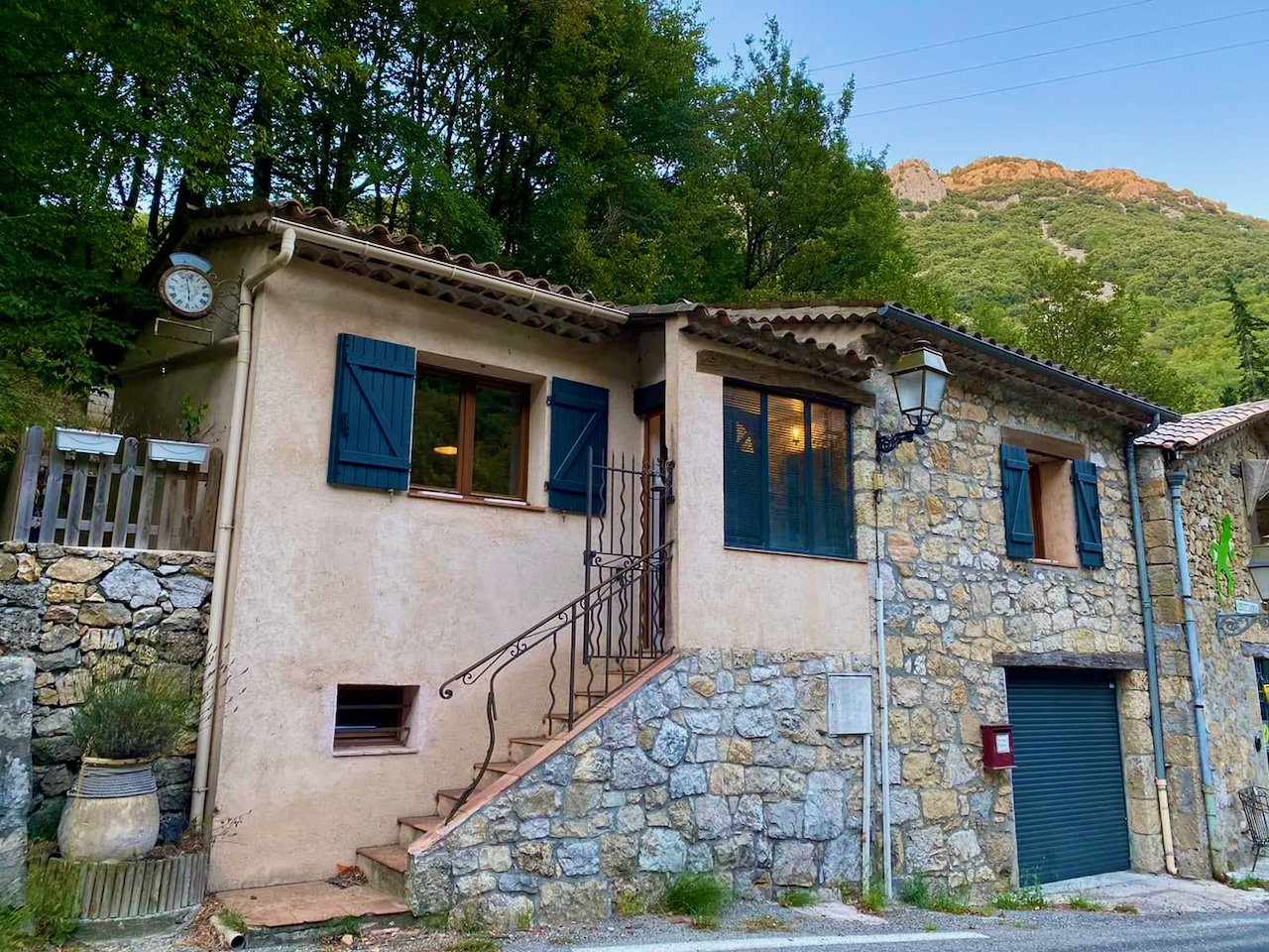 Maison à Courmes, 48 m² sur 160 m² de terrain — photo 1