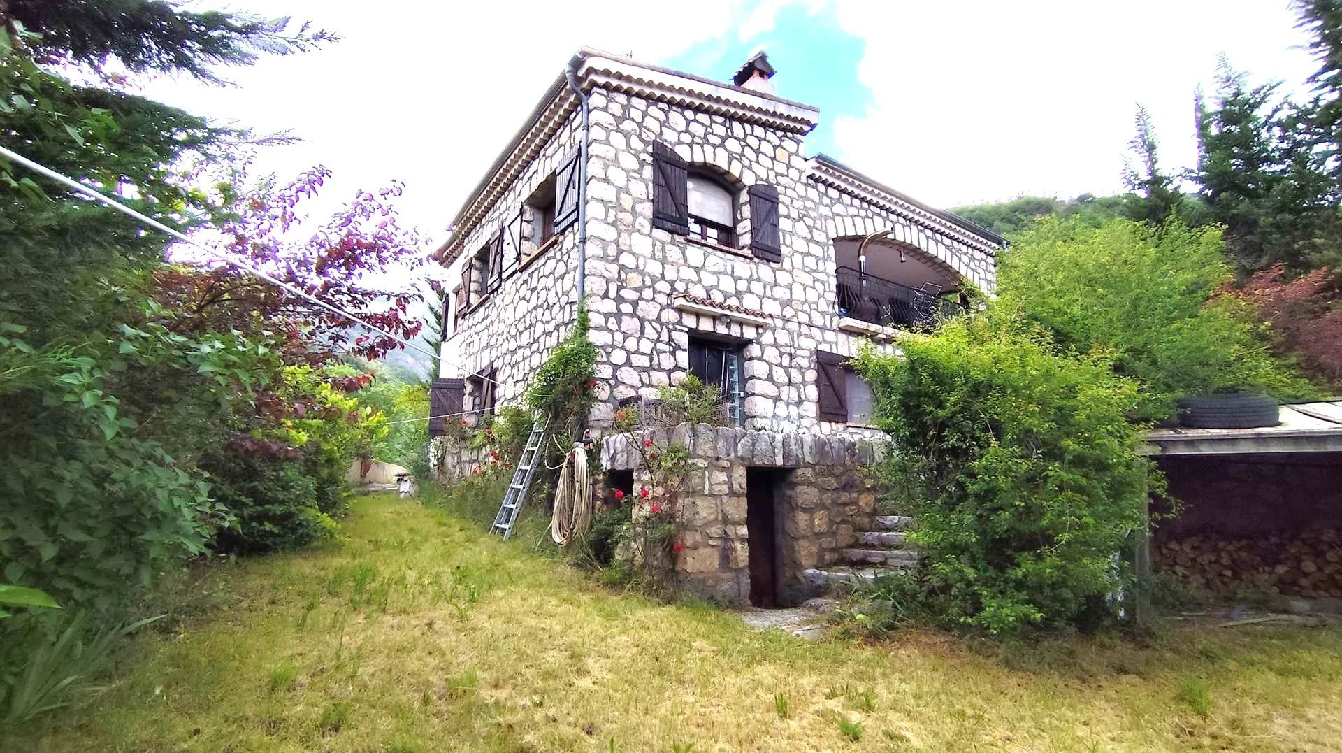 Maison à Daluis, 98 m² sur 1968 m² de terrain — photo 2