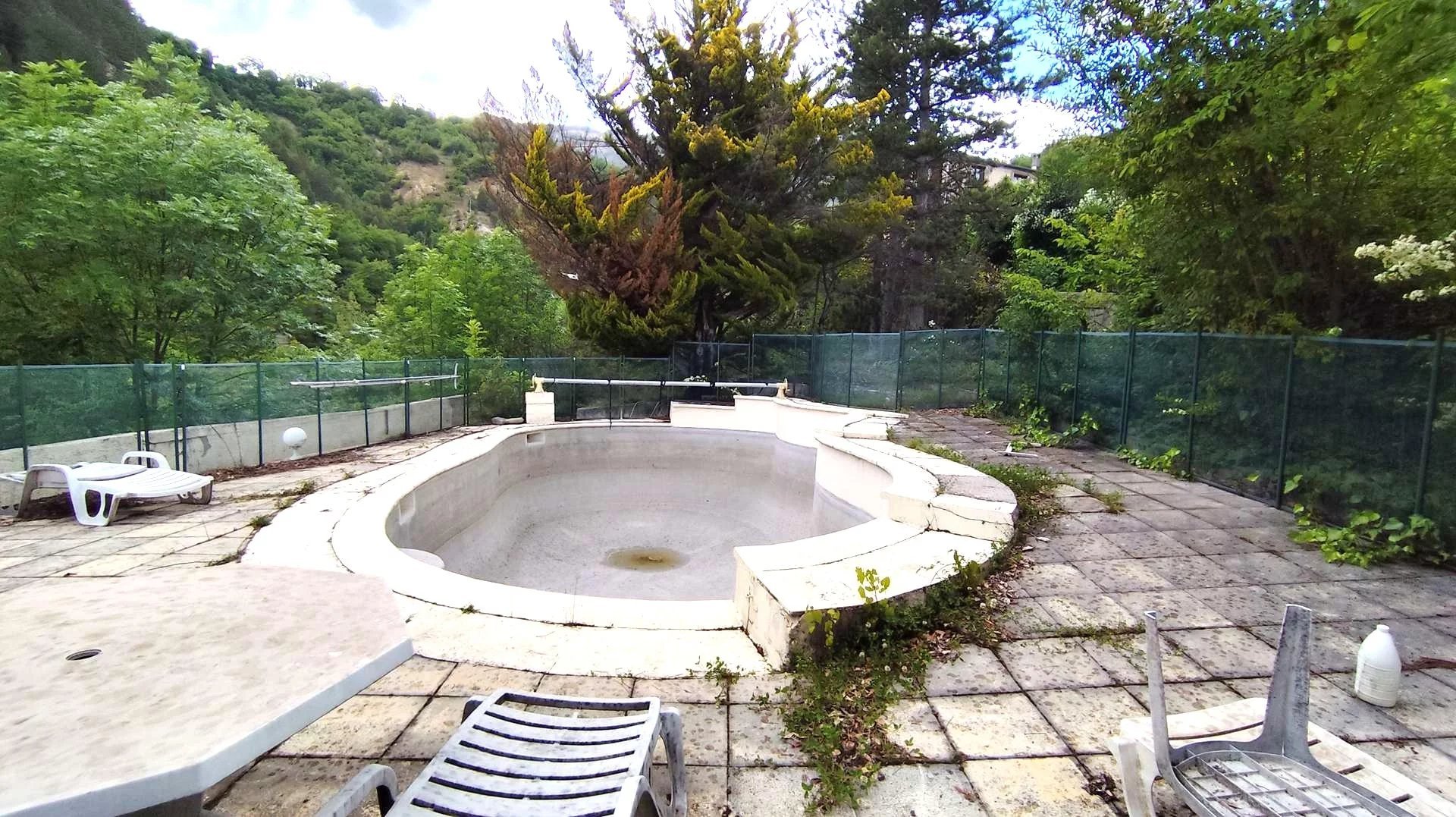 Maison à Daluis, 98 m² sur 1968 m² de terrain — photo 5