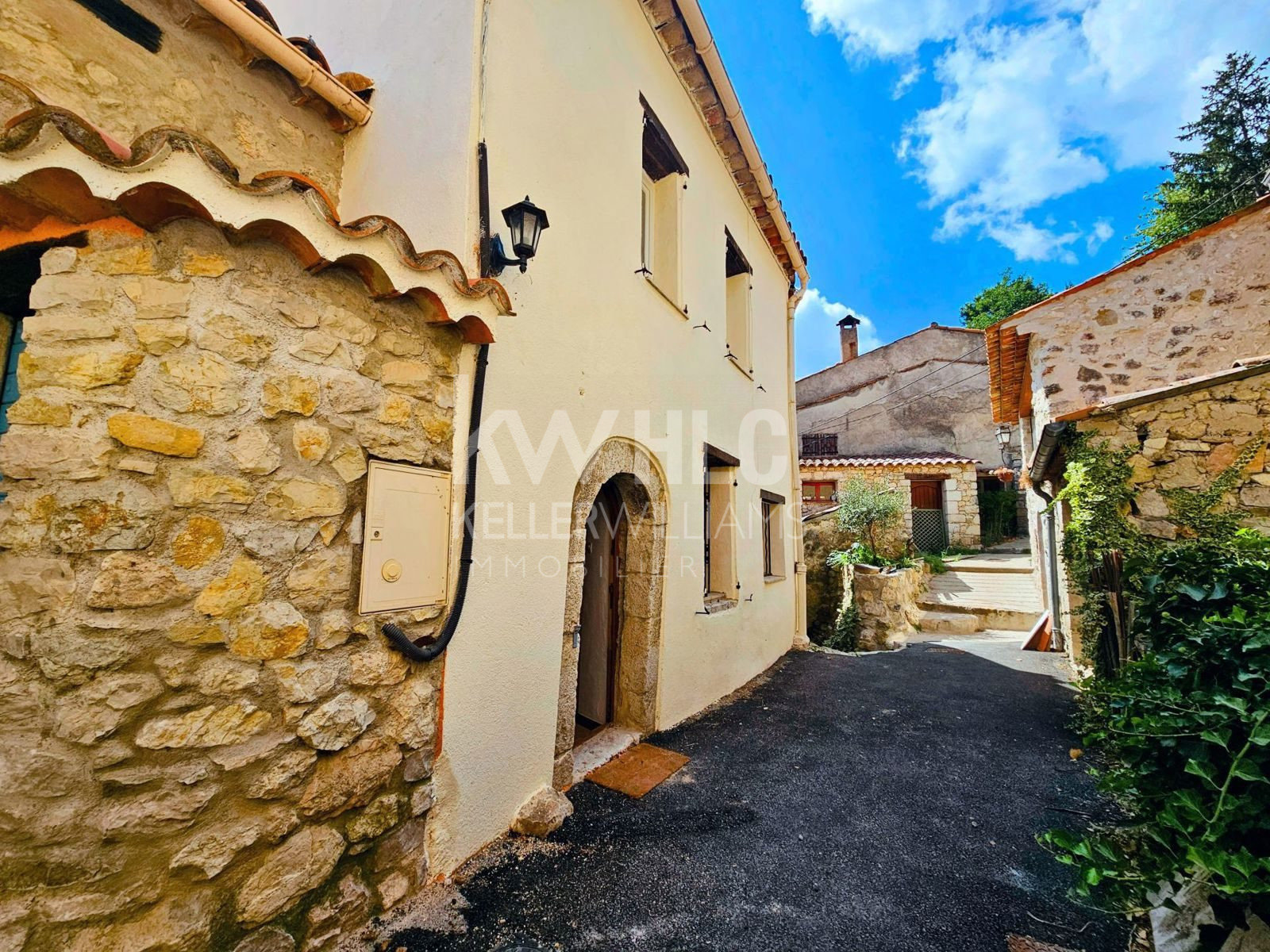 Maison à Escragnolles, 51 m² sur 77 m² de terrain — photo 2