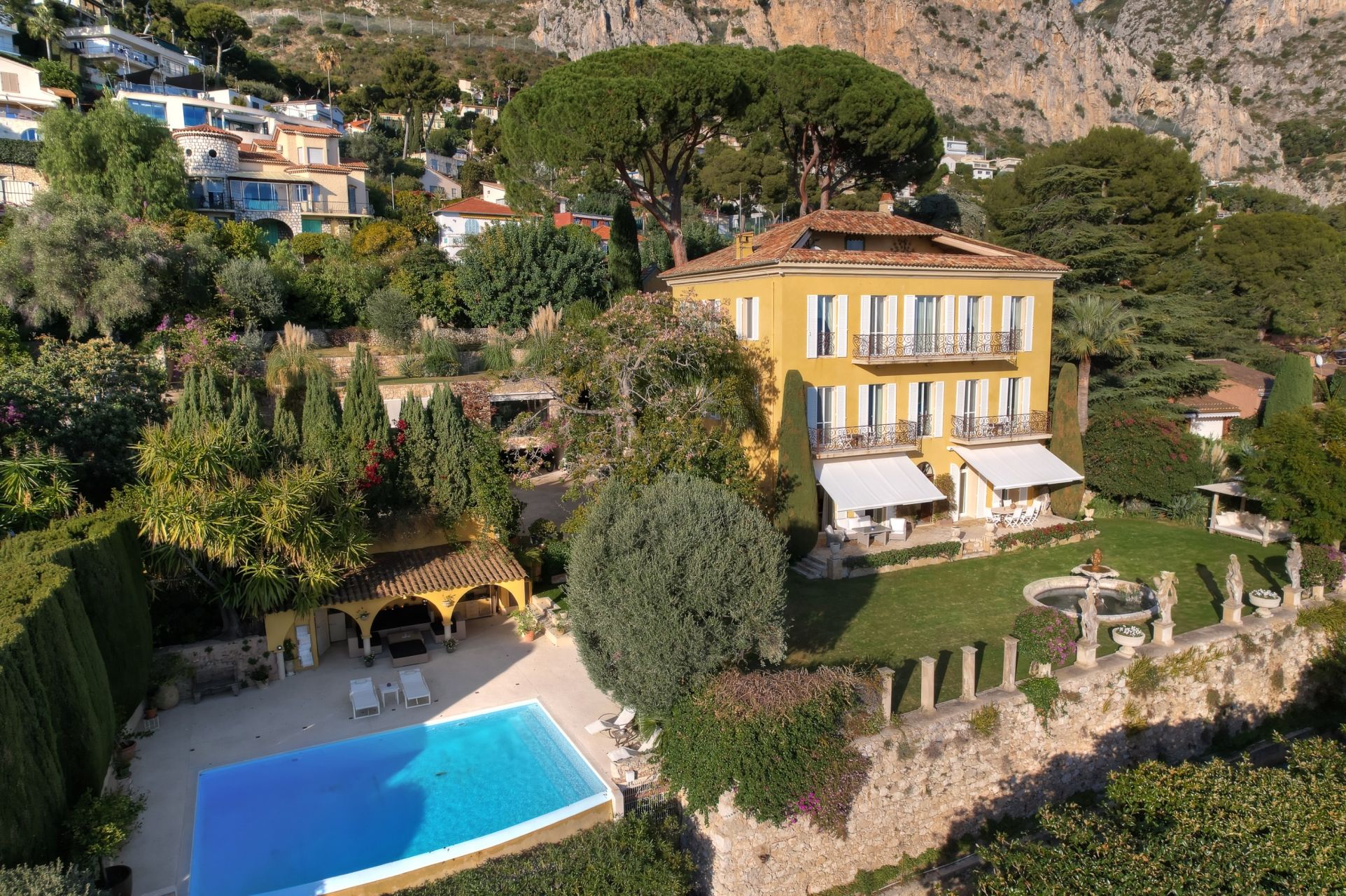 Vente Maison de maître Èze 10 Pièces 558.95 m² — photo 2