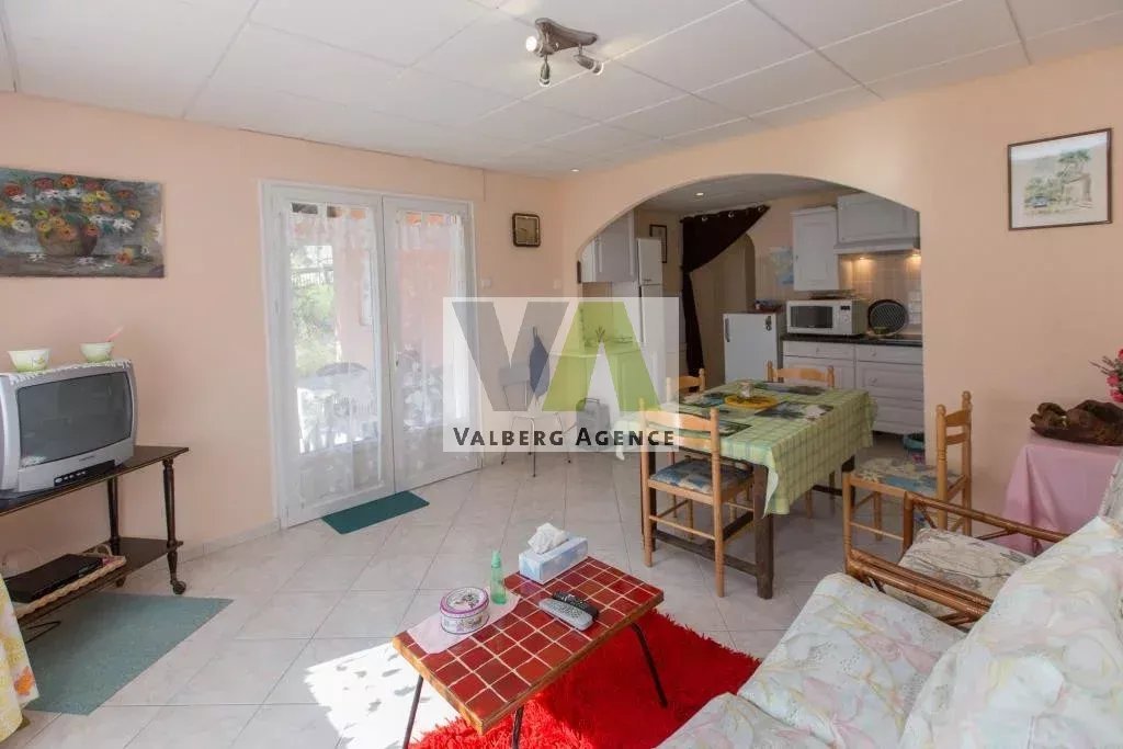 Maison à Guillaumes, 60 m² sur 422 m² de terrain — photo 2