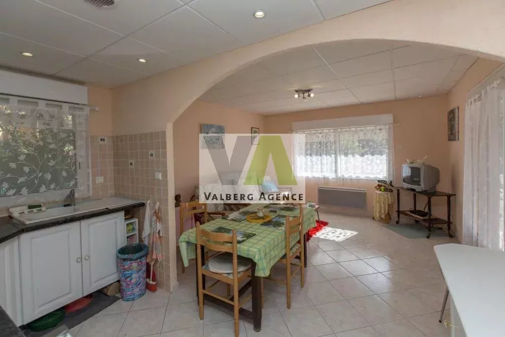 Maison à Guillaumes, 60 m² sur 422 m² de terrain — photo 3