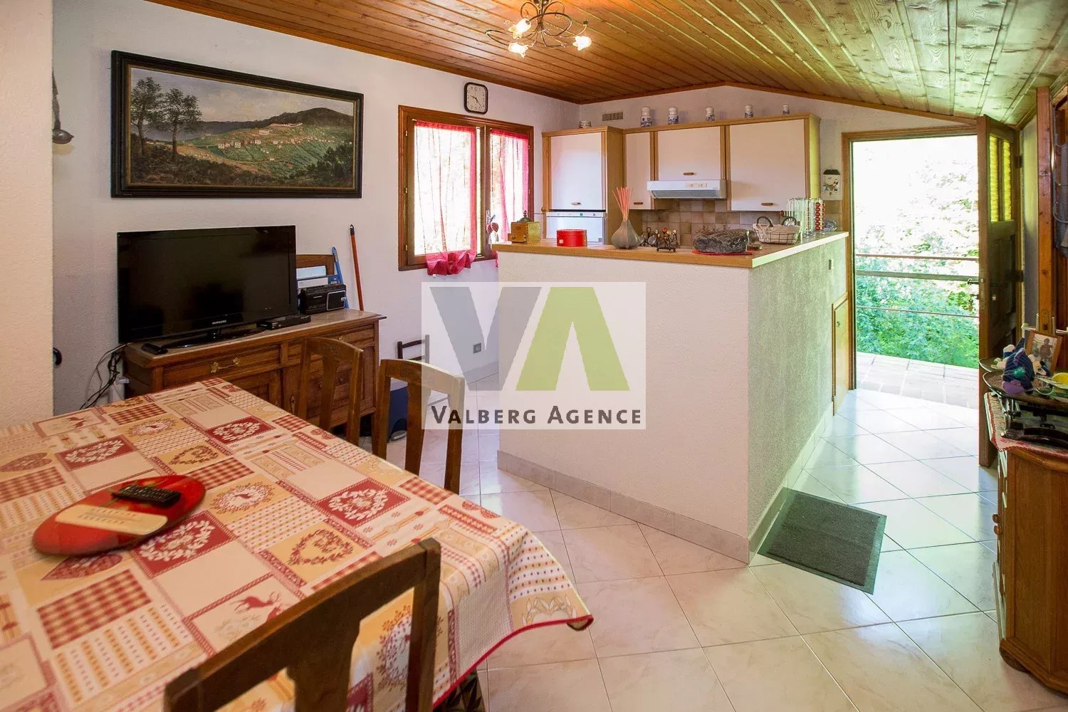 Maison à Guillaumes, 104 m² sur 1300 m² de terrain — photo 2