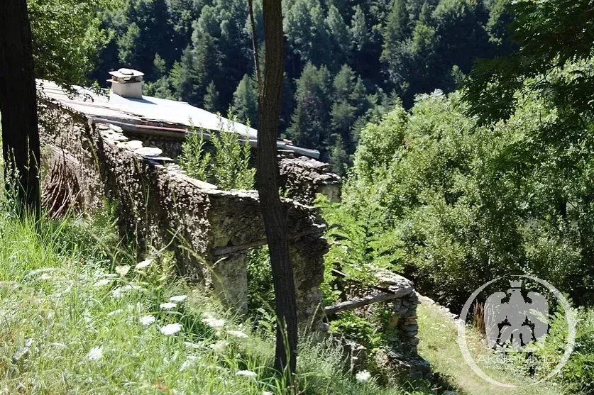 Maison à La Brigue, 129 m² sur 40000 m² de terrain — photo 3