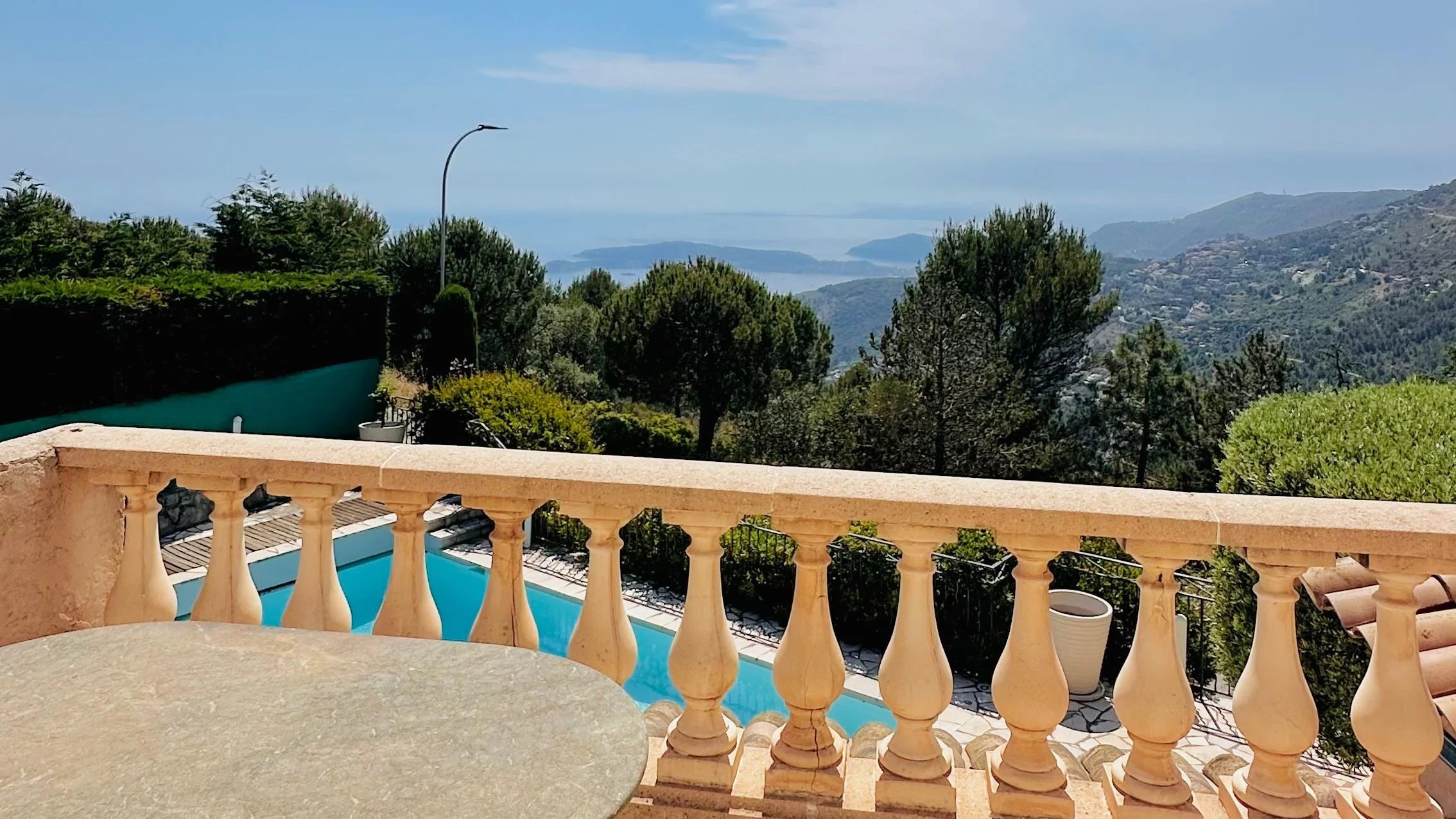 Achat Villa La Turbie avec vue mer et piscine, proche Monaco — photo 1