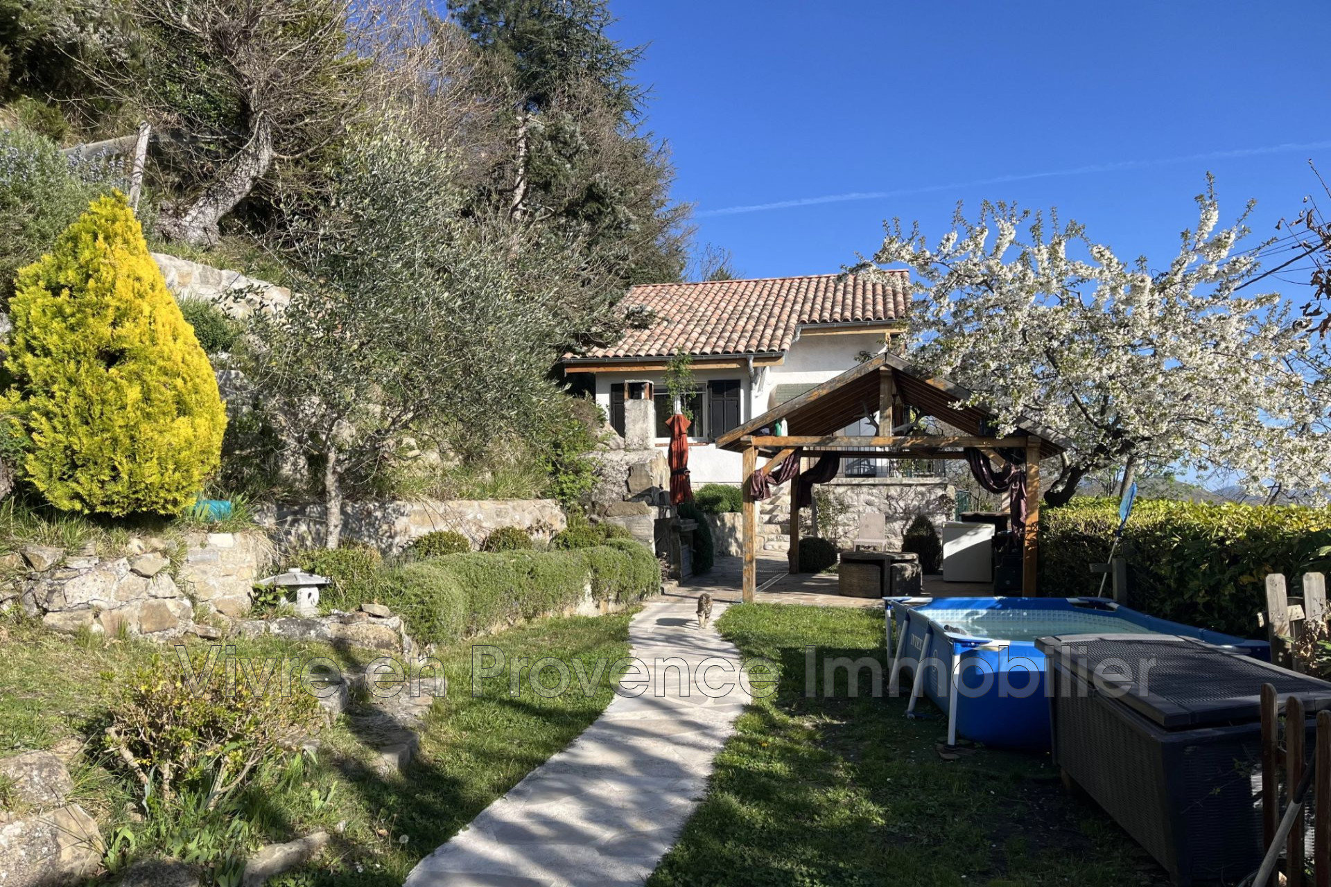 Maison à Lucéram, 55 m² sur 1300 m² de terrain — photo 2