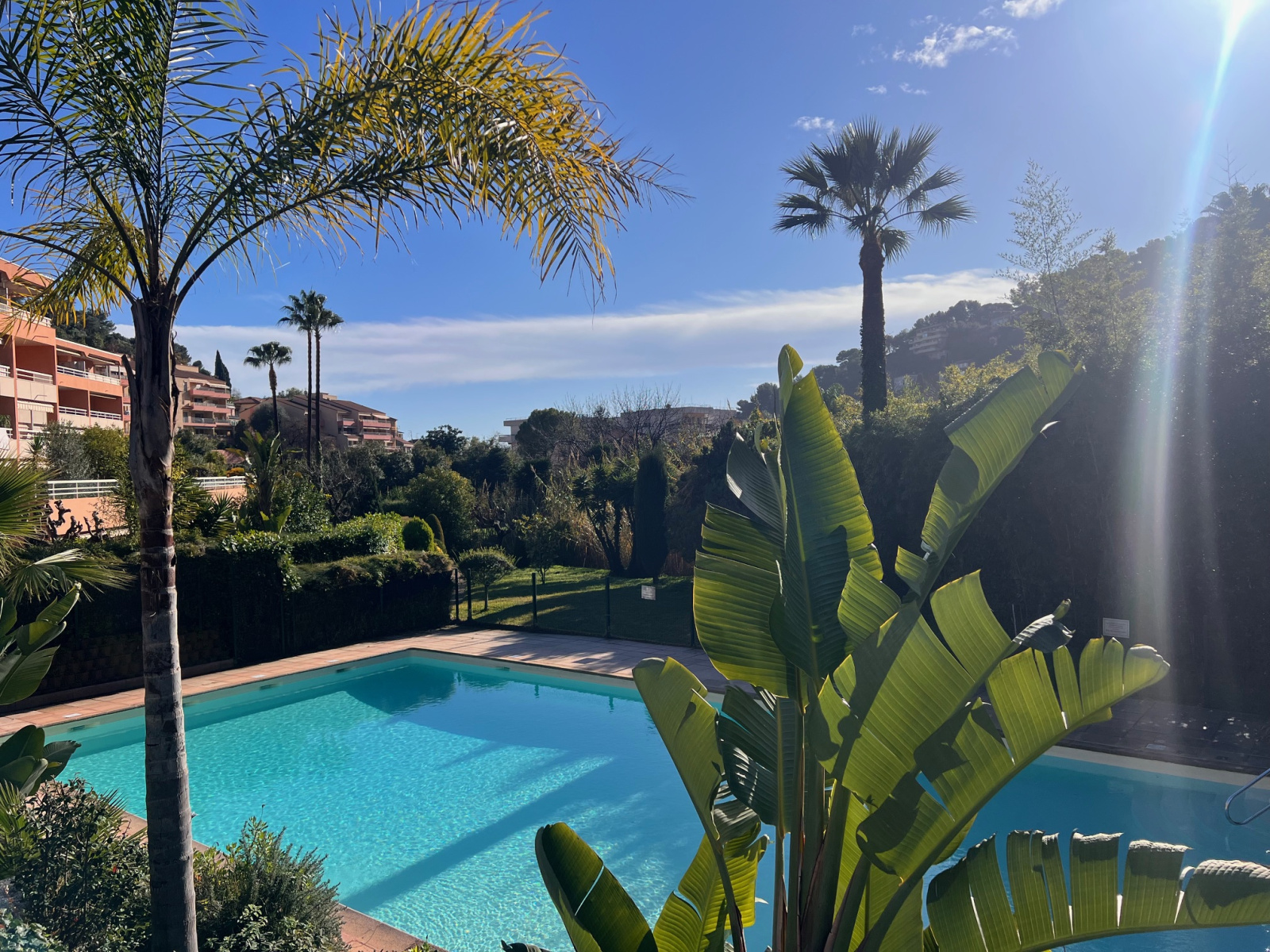 EN EXCLUSIVITE -MENTON- Résidence L'EDENVAL- Appartement de 4 pièces de 83m2 Traversant avec Terrasse et Balco — photo 1