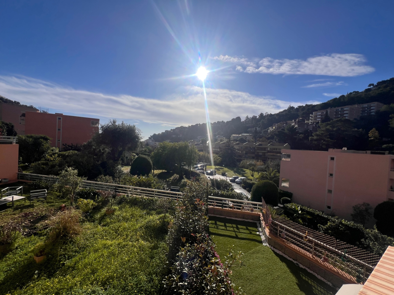EN EXCLUSIVITE -MENTON- Résidence L'EDENVAL- Appartement de 4 pièces de 83m2 Traversant avec Terrasse et Balco — photo 3