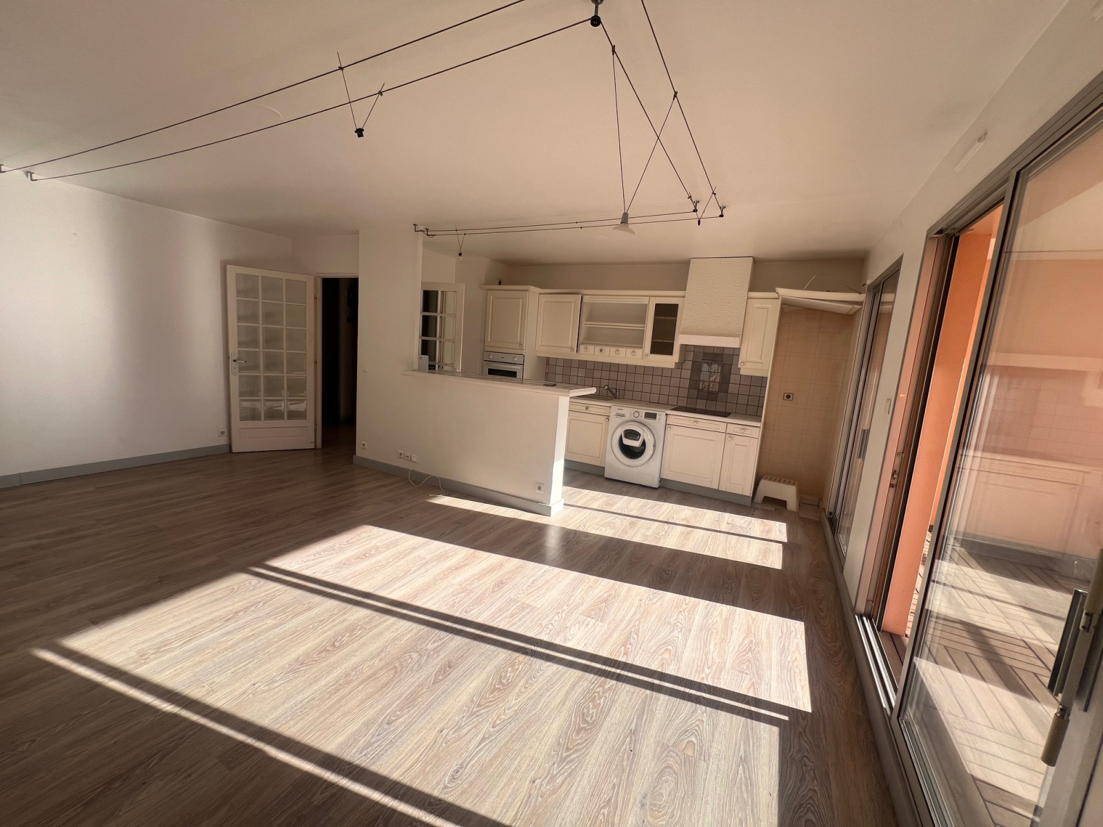 EN EXCLUSIVITE -MENTON- Résidence L'EDENVAL- Appartement de 4 pièces de 83m2 Traversant avec Terrasse et Balco — photo 4