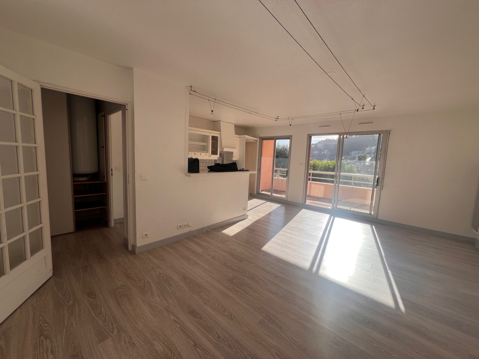 EN EXCLUSIVITE -MENTON- Résidence L'EDENVAL- Appartement de 4 pièces de 83m2 Traversant avec Terrasse et Balco — photo 5