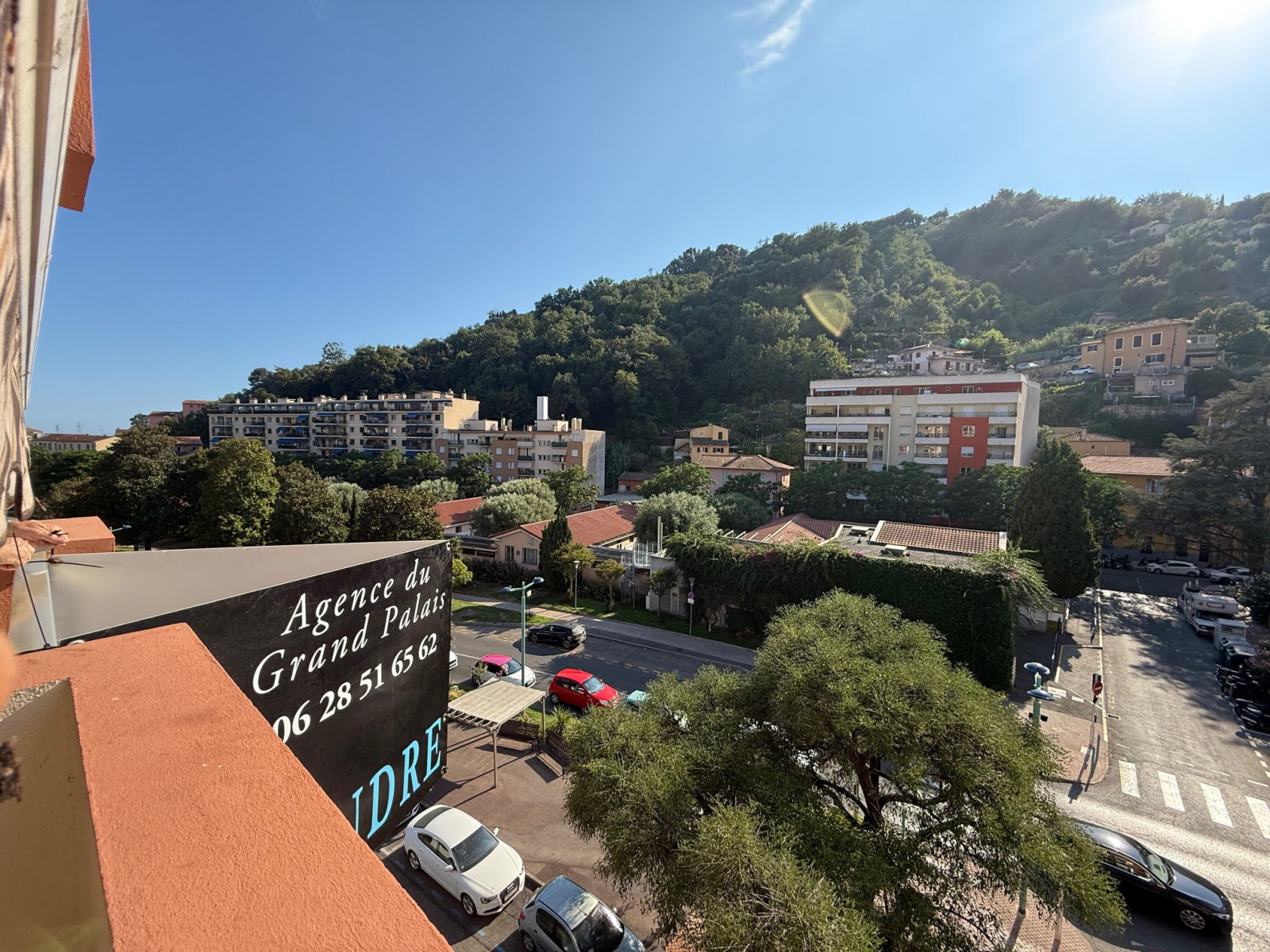 Dans une jolie résidence spacieux T3 étage élevé traversant terrasse-balcon-possibilité parking extérieur priv — photo 1