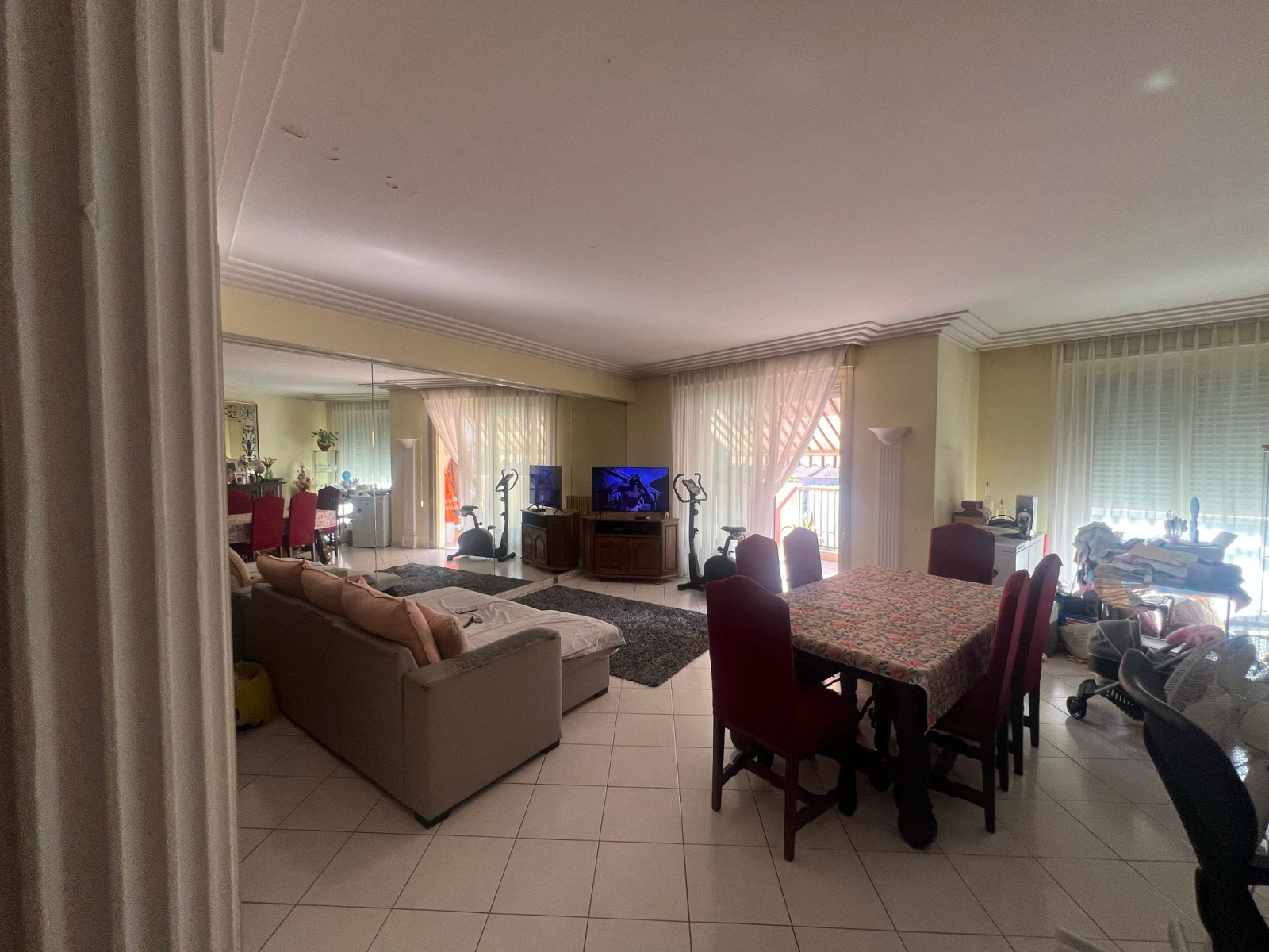Dans une jolie résidence spacieux T3 étage élevé traversant terrasse-balcon-possibilité parking extérieur priv — photo 2