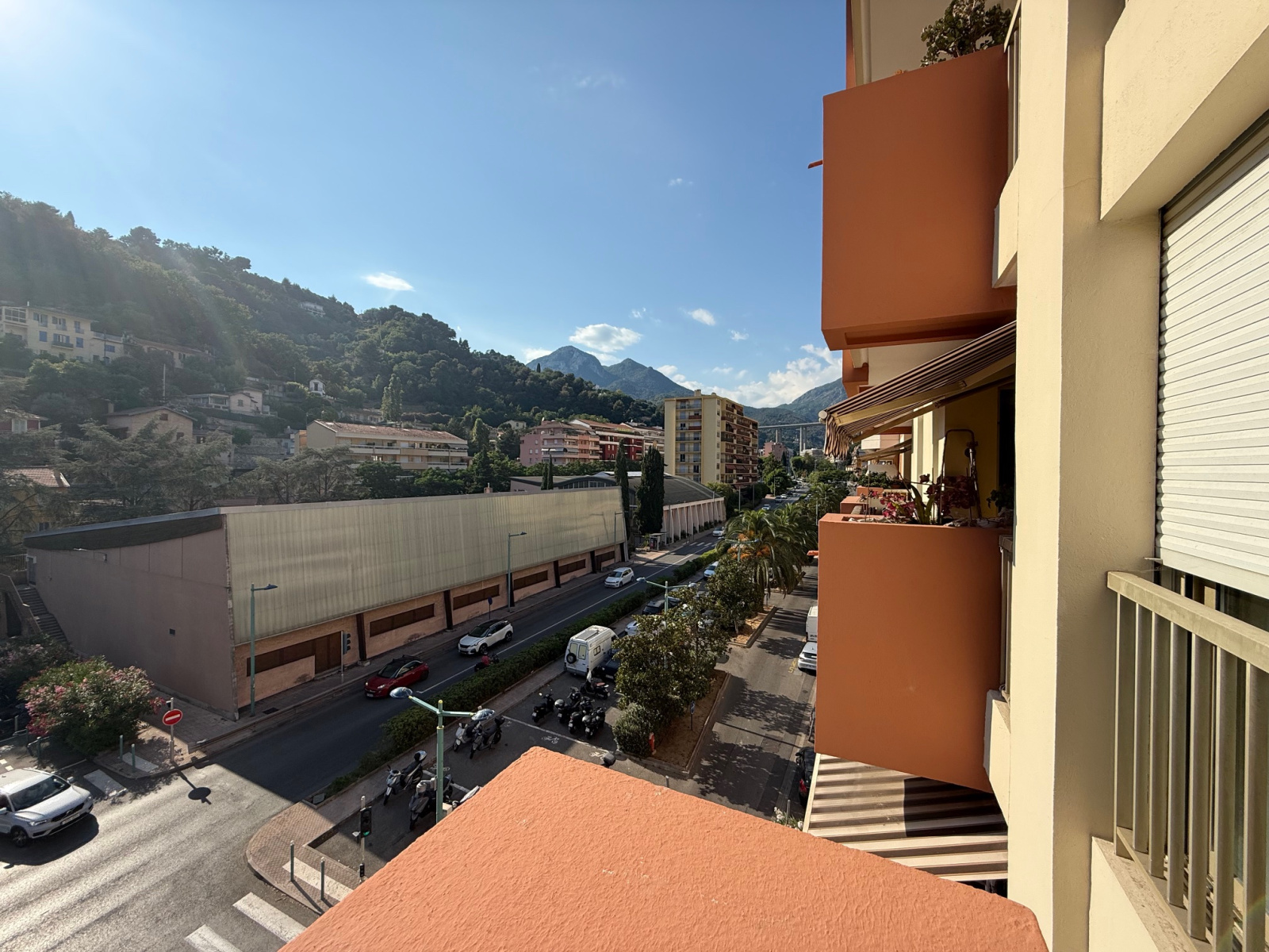 Dans une jolie résidence spacieux T3 étage élevé traversant terrasse-balcon-possibilité parking extérieur priv — photo 5
