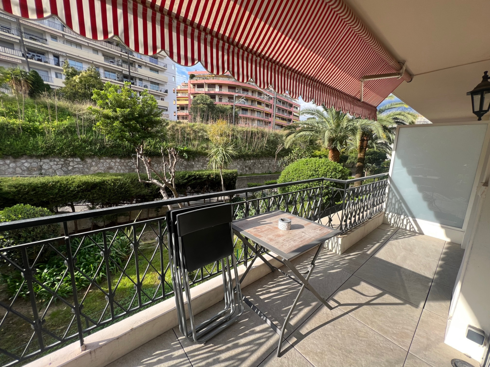 Quartier Pigautier Menton-T2 en expo Nord-Ouest avec Large Balcon -Rénové- Belle copropriété avec gardien — photo 1