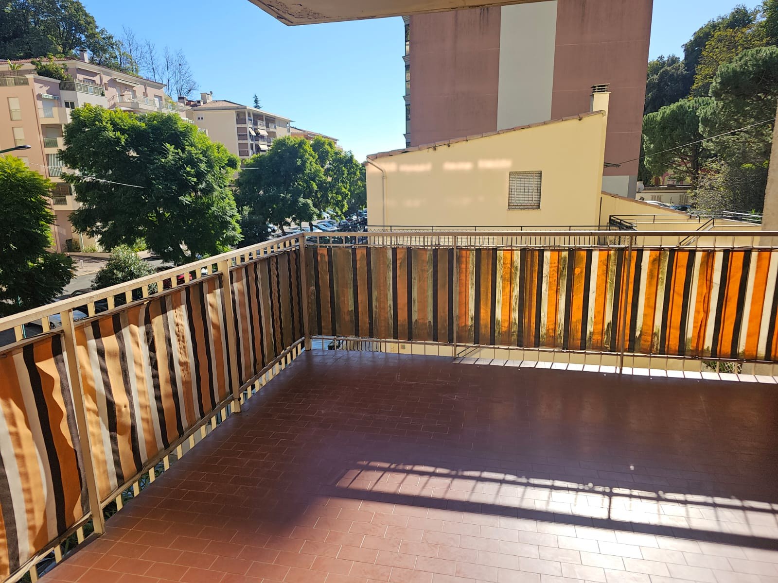 Menton Borrigo- Joili T3 Terrasse-Balcon exposition Sud-cave-parking — photo 1