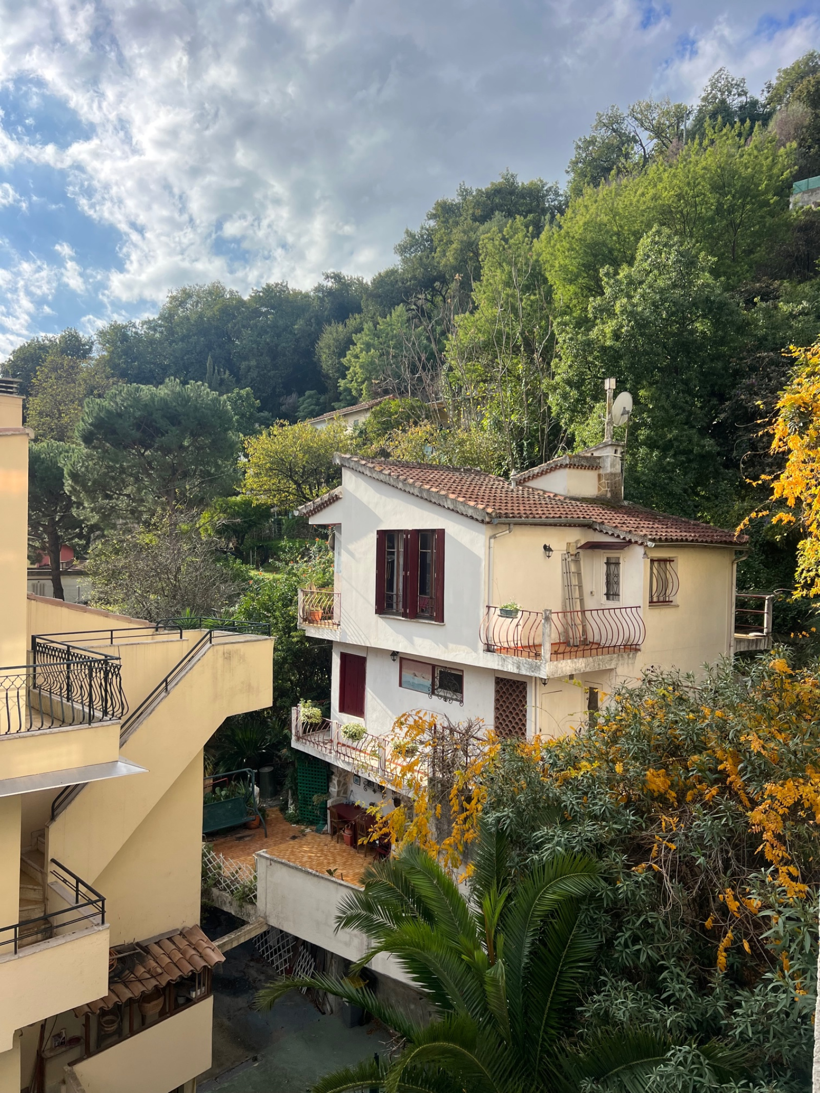 Menton Borrigo- Joili T3 Terrasse-Balcon exposition Sud-cave-parking — photo 4