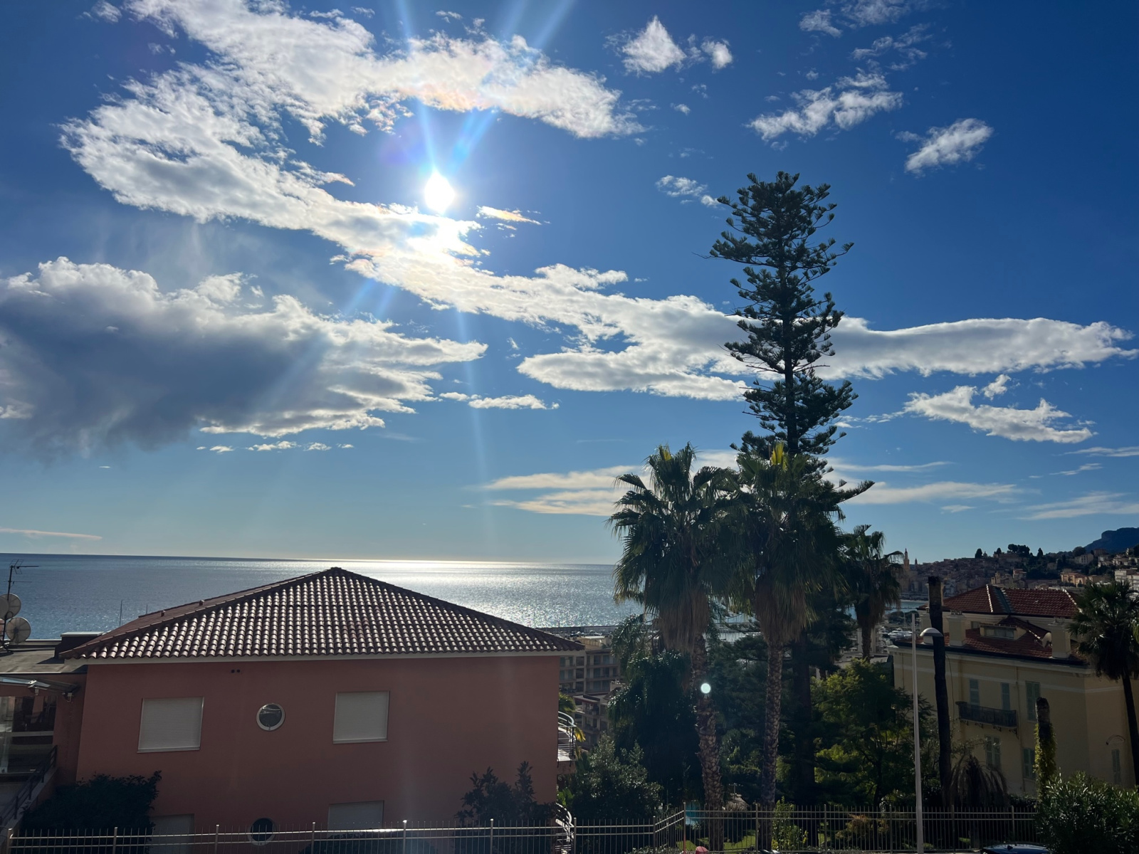 EXCLUSIVITE MENTON  GARAVAN MAGNIFIQUE T4  VUE IMPRENABLE-BALCON/TERRASSE ET JARDINET,GARAGE, PARKING ET CAVE. — photo 4