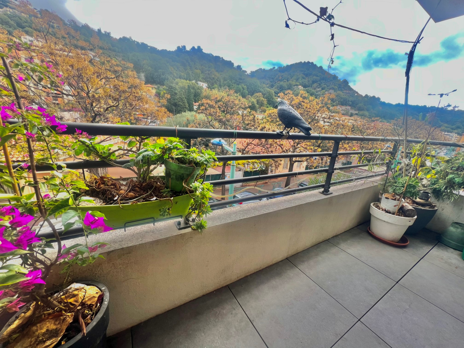 EXCLUSIVITE T3 traversant avec TERRASSE-et PARKING-  Menton-CAREI -vVe dégagée -Résidence Récente de 2015 — photo 3