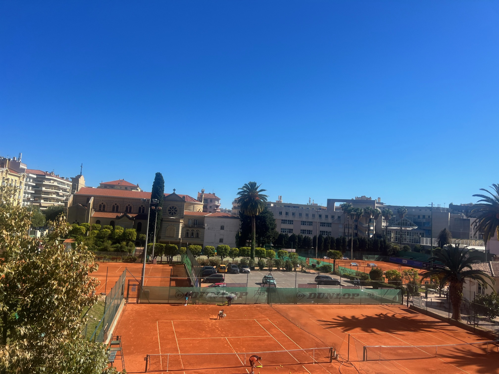 EXCLUSIVITE- BAISSE DE PRIX-Bel emplacement pour ce T3 de 77m2 avec vue dégagée sur Tennis Club de Menton-Balc — photo 1