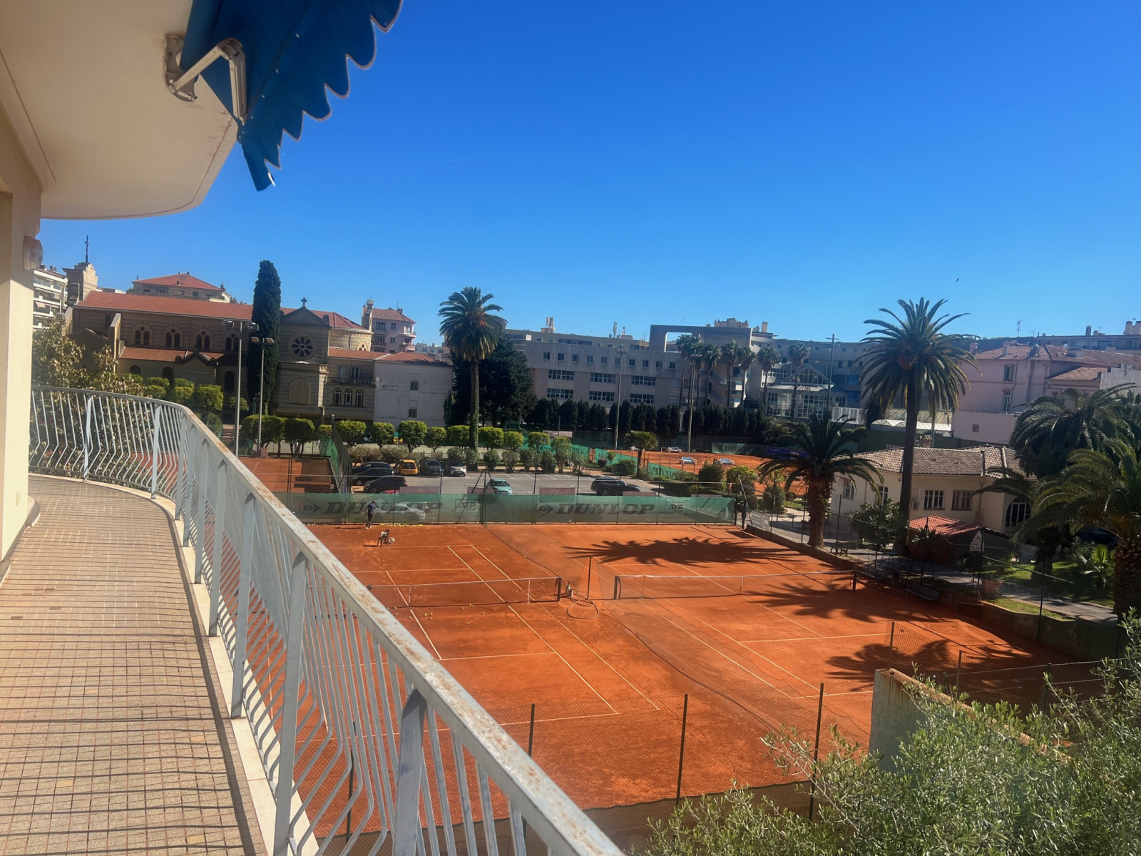 EXCLUSIVITE- BAISSE DE PRIX-Bel emplacement pour ce T3 de 77m2 avec vue dégagée sur Tennis Club de Menton-Balc — photo 2