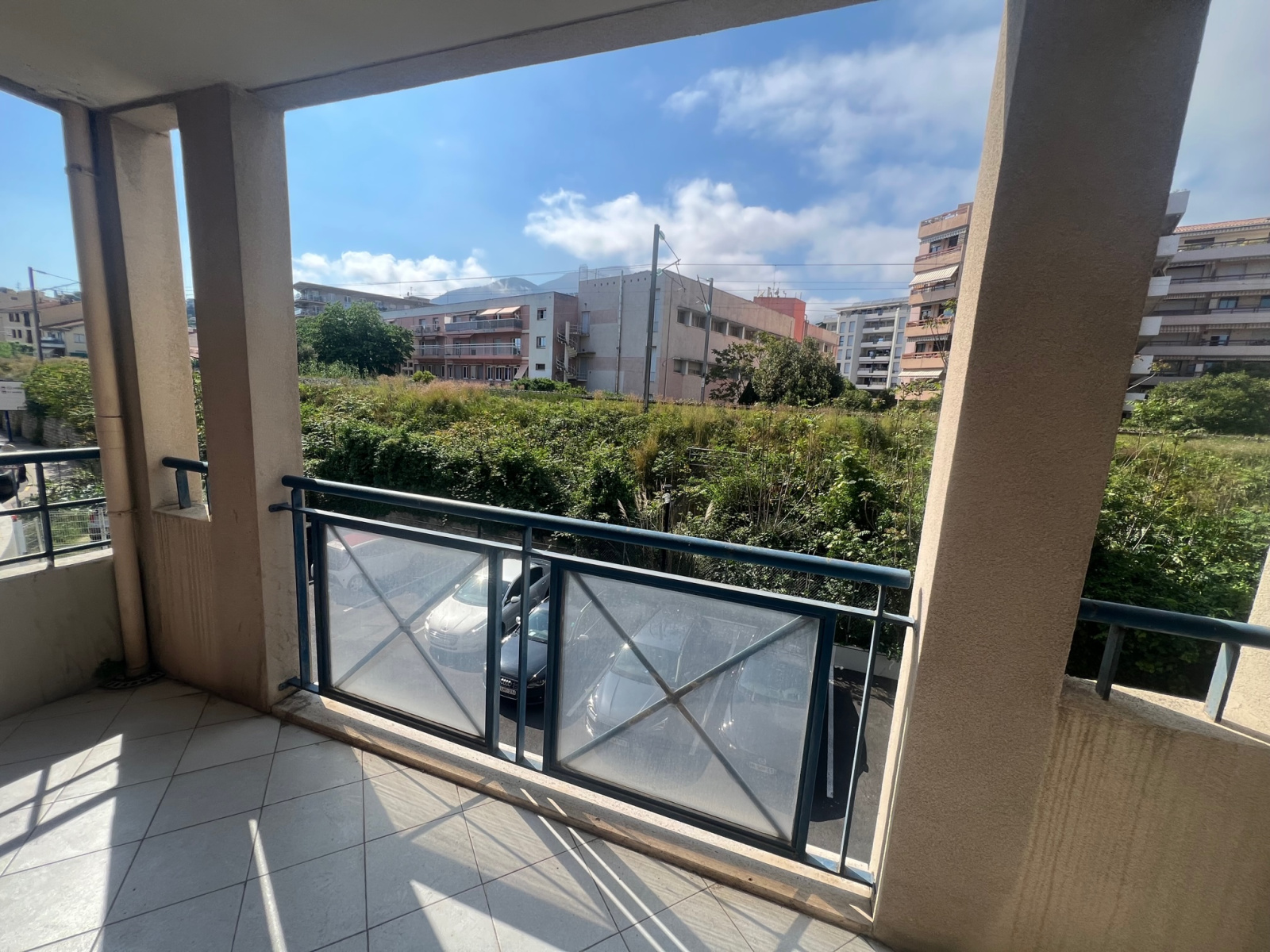 NOUVEAUTE-- T2 de 43m2 avec balcon circulaire de 30 m2- Triple expositions- Lumineux et proche toutes commodit — photo 1