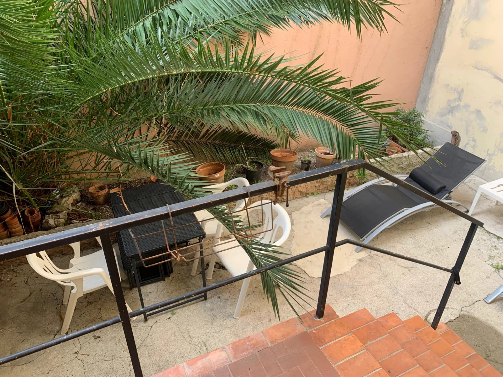 Idéal Professions Libérales ou bureaux! Centre Menton et proche Bastion- T3 58m² Traversant rdc d'une petite c — photo 1