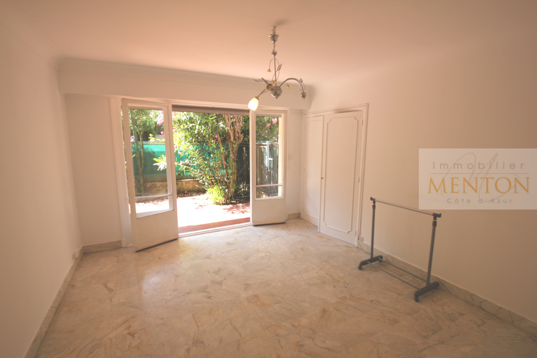 menton, centenaire, au calme, studio 29 m², jardin terrasse de 24 m², à 250 m des plages — photo 2