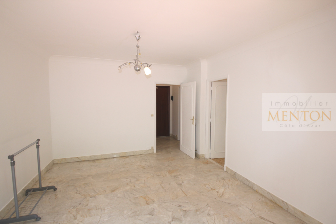 menton, centenaire, au calme, studio 29 m², jardin terrasse de 24 m², à 250 m des plages — photo 3