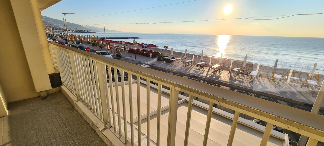 Menton front de mer 2 pièces balcon — photo 2
