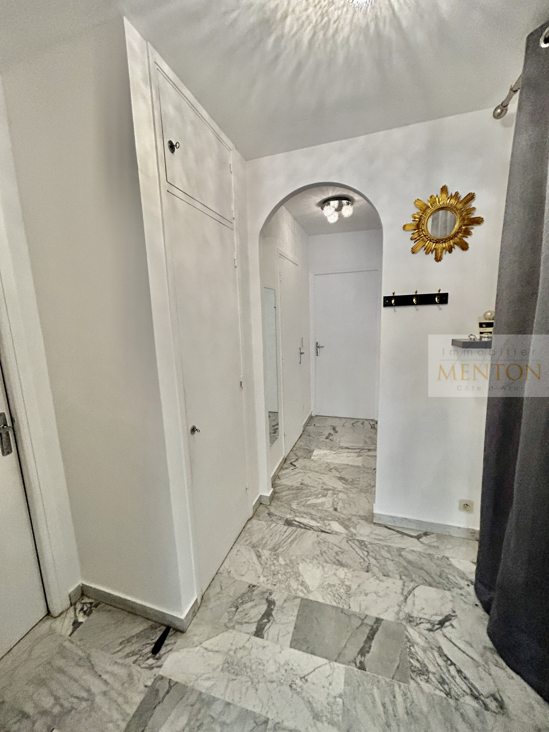 Menton proche mairie, très beau 2 pièces , terrasse cave et solarium — photo 3