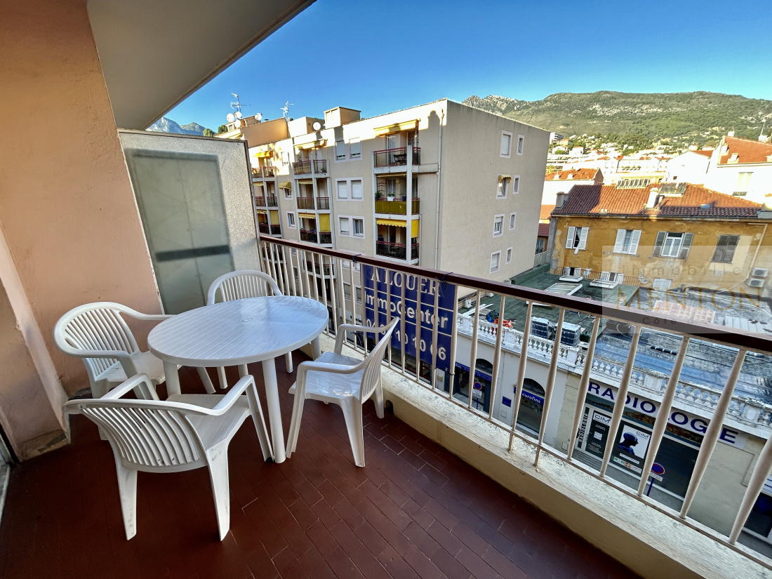 Menton centre ville 3 pièces terrasse cave — Menton