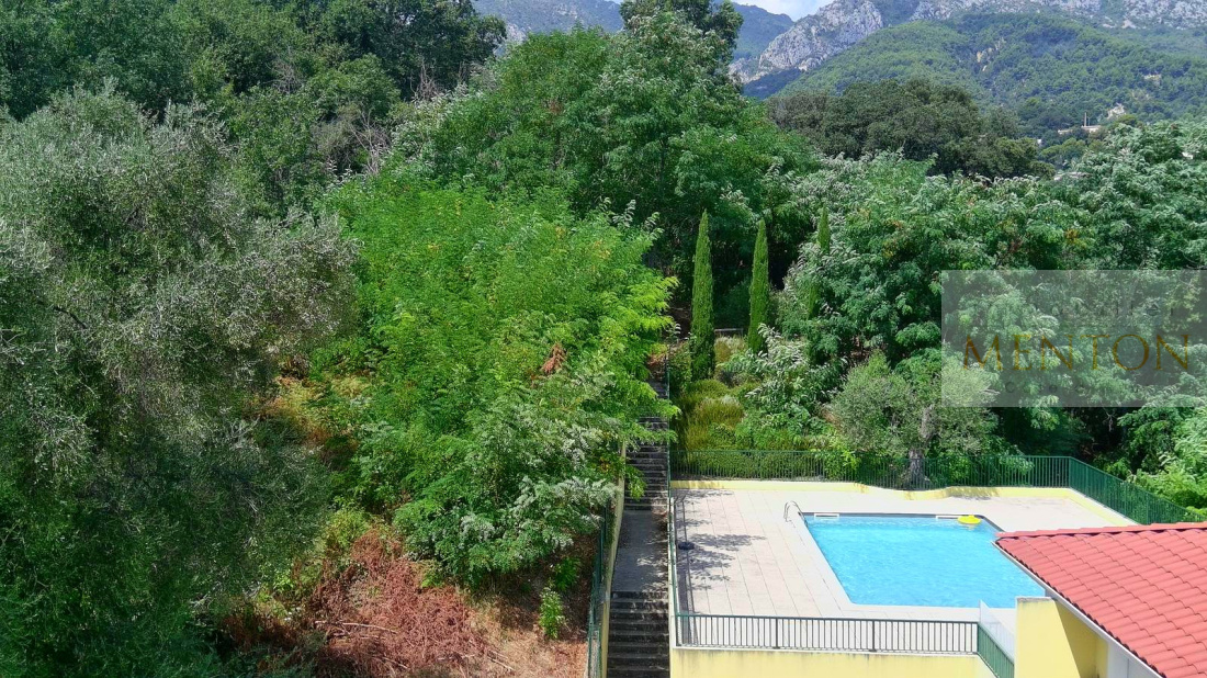 Menton, parc saint georges, studio, terrasse, jardin  en 5 ème étage d 'une résidence récente, piscine, cave — Menton