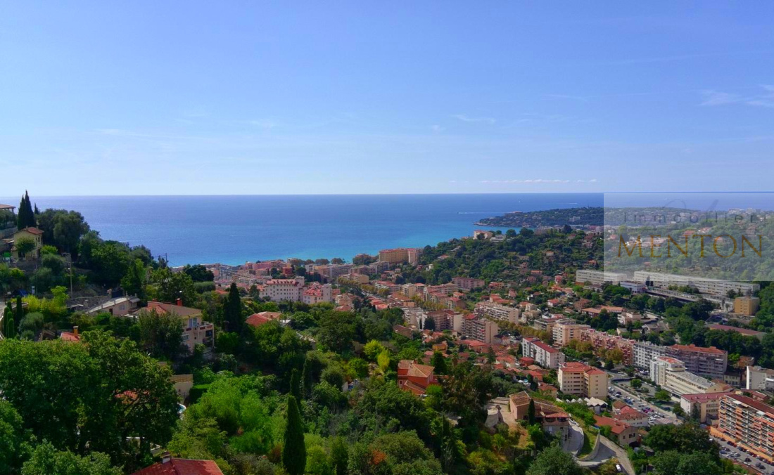 Menton, annonciade, immeuble, maison    divisé en 3 appartements ,vue mer et montagnes,terrain 4208 m² — Menton