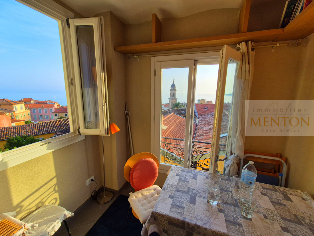 menton, studio 26,50 m² , rénové par architecte, pleine vue mer panoramique, accès facile — photo 4