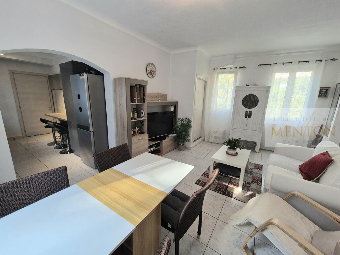 Menton ,  3 pièces, entièrement rénové, au calme, à 3 minutes à pied du centre ville — Menton