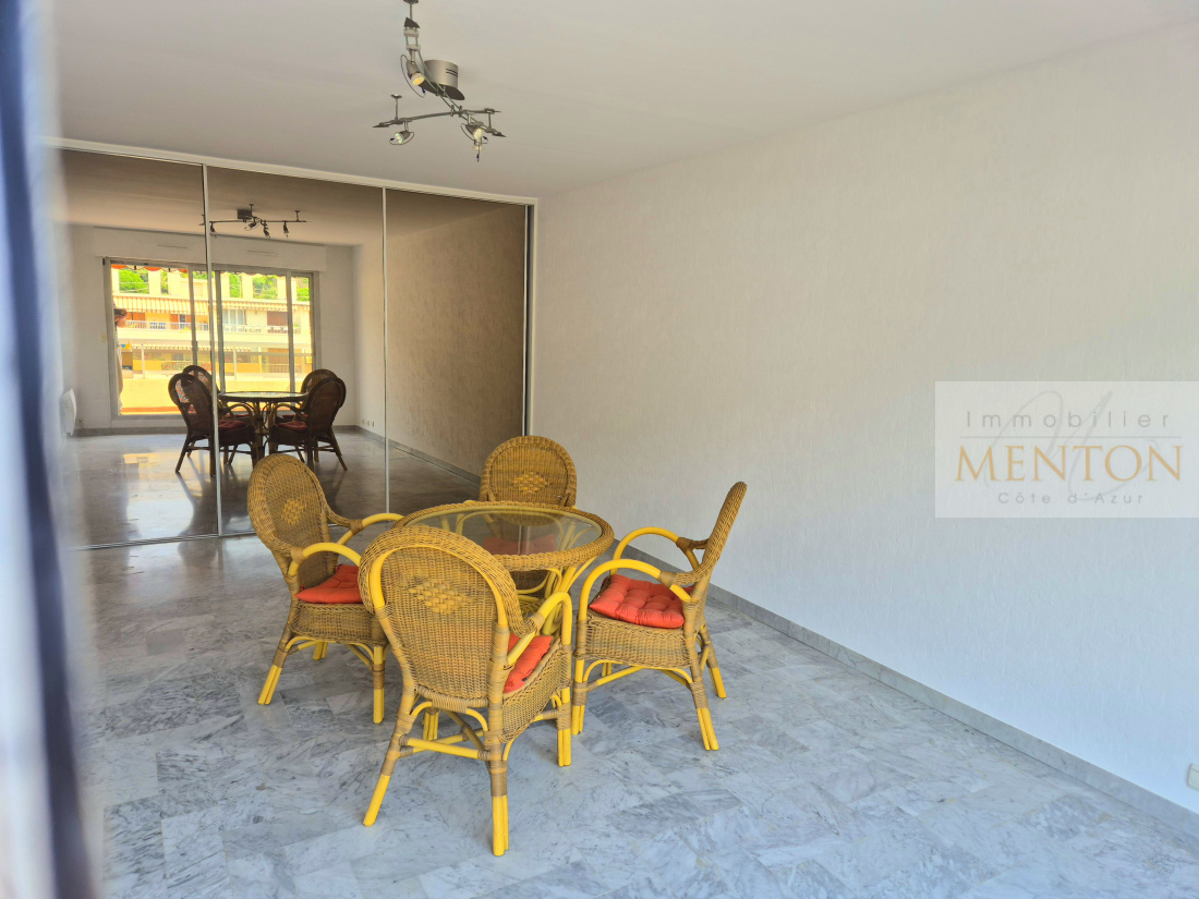 menton, dernier étage, 2 pièces de 50 m², terrasse de 13 m² , exposition ouest, belle résidence — photo 4