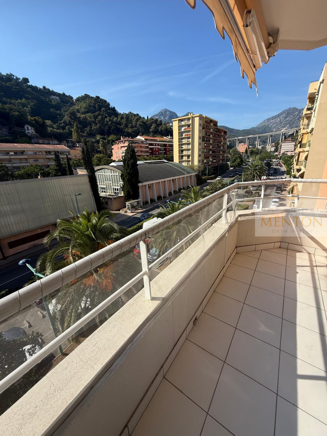 Menton 2 pièces terrasse proche centre ville — Menton