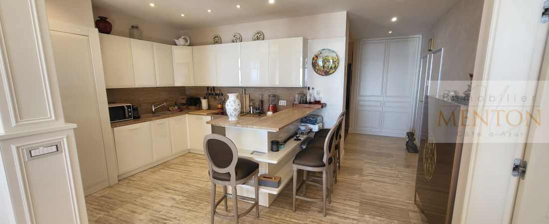 MENTON ANCIEN PALACE PRESTIGIEUX APPARTEMENT 4 PIECES DERNIER ETAGE VUE MER GARAGE CAVE — photo 4