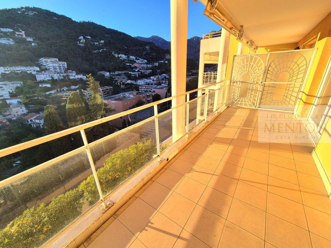 Menton, début route de Gorbio, beau 2 pièce, étage élévé ,terrasse 13 m², exposition ouest — photo 2