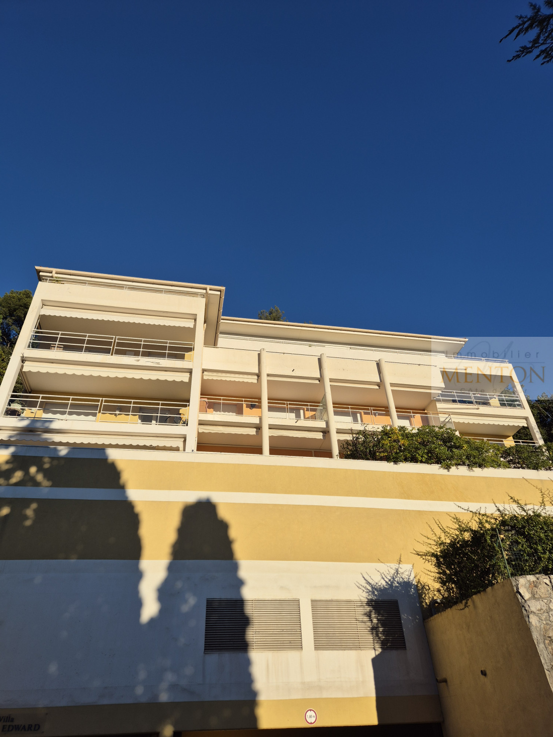 Menton, début route de Gorbio, beau 2 pièce, étage élévé ,terrasse 13 m², exposition ouest — photo 3