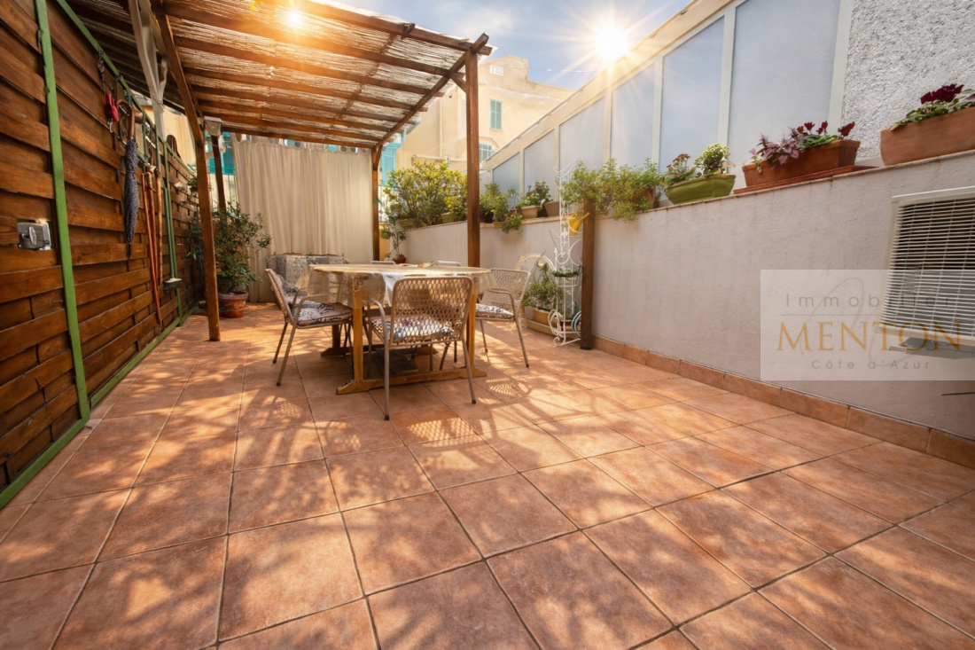 Menton centre en duplex 3/4 pièces terrasse — Menton