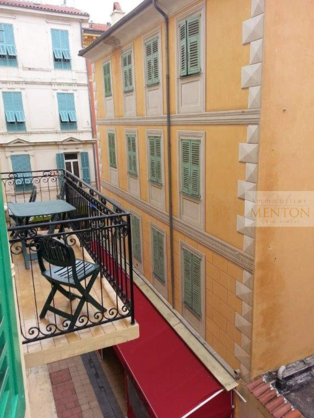 menton centre, à 30 mètres du bord de mer, studio exposition ouest, étage élevé, 18 € de charges/mois — photo 2