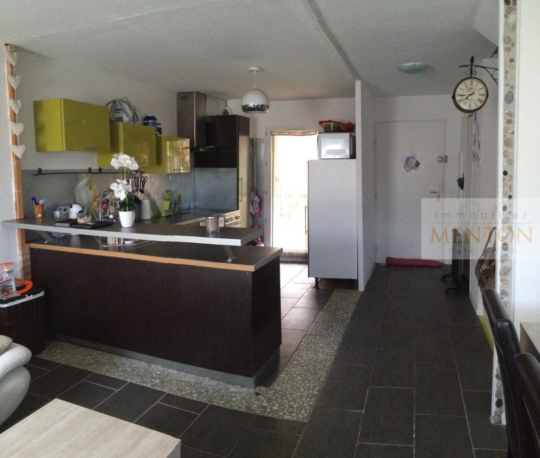 Proche A8, commerces écoles, dans résidence au calme, 4 pièces en duplex, jolie rénovation, terrasse, balcon, — photo 3