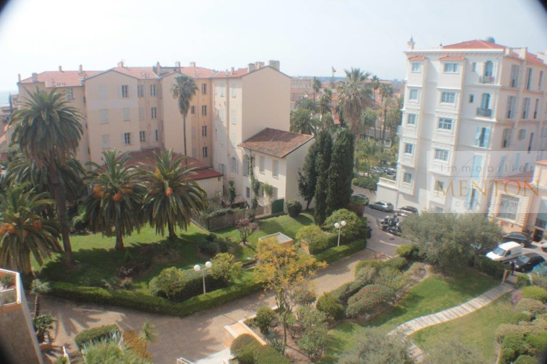 Menton, 3 pièces , étage élevé, 17m² de terrasse plein sud, belle vue panoramique, garage,cave — photo 2
