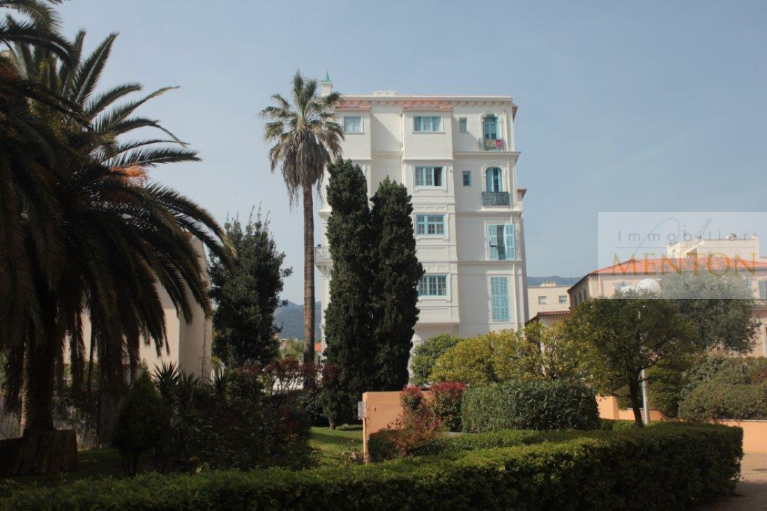 Menton, 3 pièces , étage élevé, 17m² de terrasse plein sud, belle vue panoramique, garage,cave — photo 4