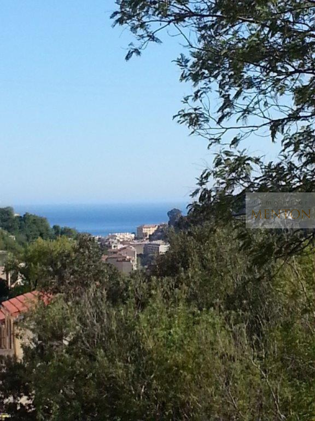 Menton. LOFT, dernier étage . 2 pièces de 41.10m²  terrasse de 22,6 m² — Menton