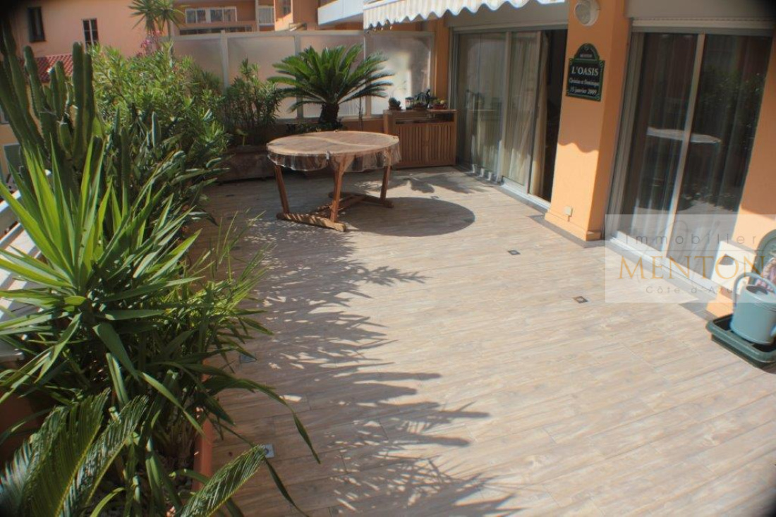 Menton centre ville, magnifique 2 pièces entièrement rénové.34 m² de terrasse — Menton